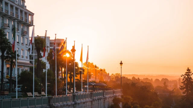 Lever de soleil sur le boulevard des Pyrénées - Pau