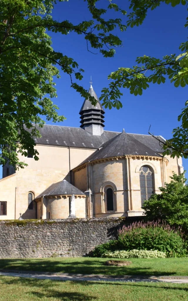 Cathedrale Lescar Parc Pau Pyrenees Tourisme