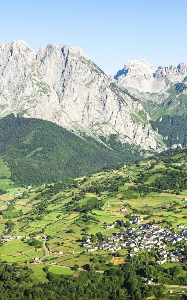 Village et cirque de Lescun