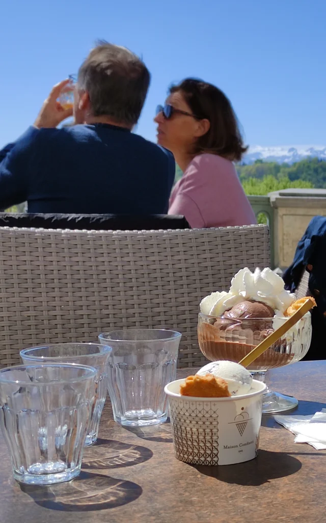 Pause gourmande sur le boulevard des Pyrénées - Glace de la maison Constanti - Pau