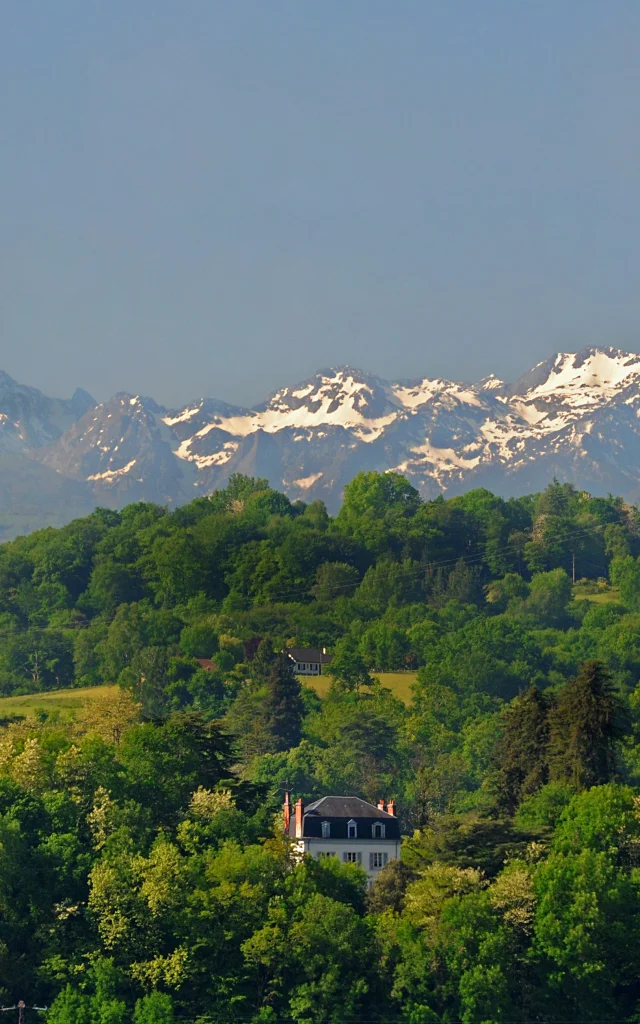 Les Pyrénées - Vue sur le Pic du Midi d'Ossau depuis Pau