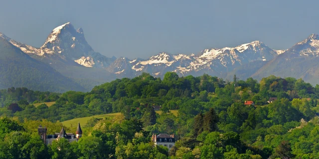 Les Pyrénées - Vue sur le Pic du Midi d'Ossau depuis Pau