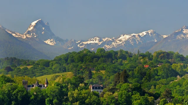 Les Pyrénées - Vue sur le Pic du Midi d'Ossau depuis Pau