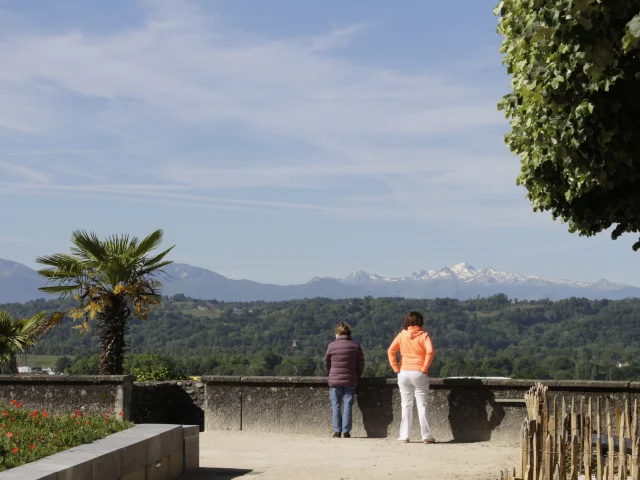 Lescar Vue Pyrenees Remparts Pau Pyrenees Tourisme Paul Louis 1