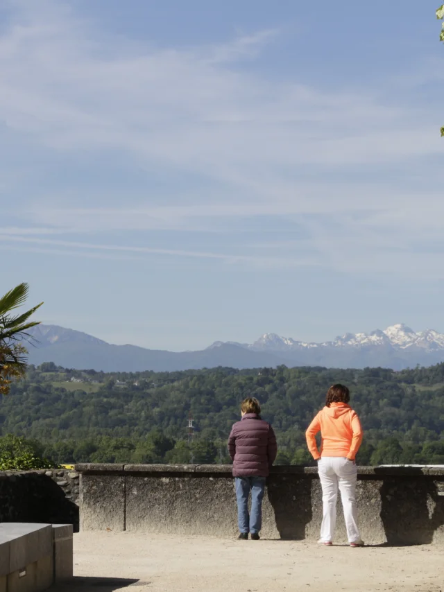 Lescar Vue Pyrenees Remparts Pau Pyrenees Tourisme Paul Louis