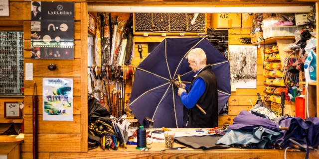 Christophe Pando's Shepherd's Umbrella in Pau. Pau Contre la Montre GéO stage. Tour de France. Special issue.