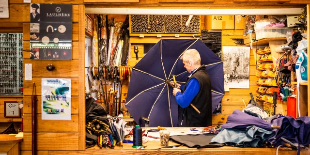 Christophe Pando's Shepherd's Umbrella in Pau. Pau Contre la Montre GéO stage. Tour de France. Special issue.