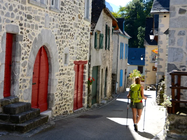 Randonnée dans les Pyrénées - Vallée d'Aspe - Village Lescun