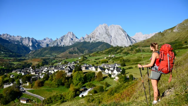 Randonneurs Lescun Pyrenees Aspe Cdt64 P.gaillard