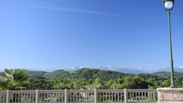 Pau, le boulevard des Pyrénées