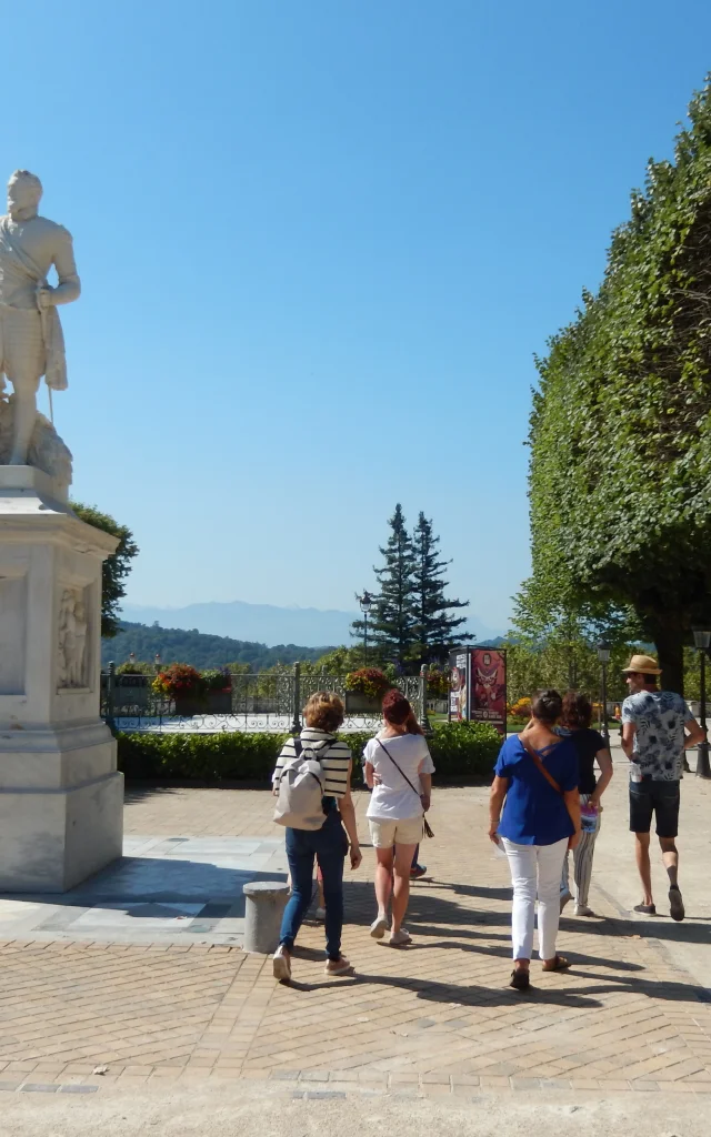 Statue Henriiv Pau Place Royale Visite Guidee Pau Pyrenees Tourisme Paul Louis