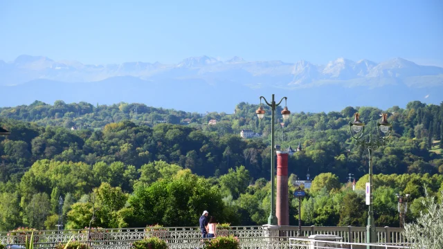 Pau - Vue sur les Pyrénées