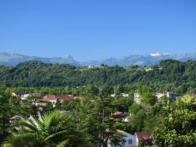 Pau - Vue sur les Pyrénées