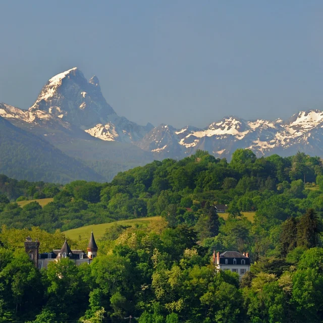 Les Pyrénées - Vue du Pic du Midi d'Ossau depuis Pau