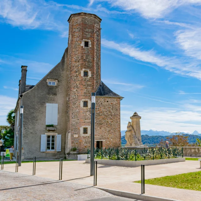 Lescar - Tour du presbytère