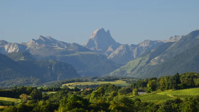 Les Pyrénées - Vue sur le Pic du Midi d'Ossau depuis Pau