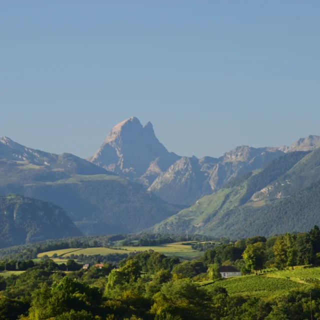 Les Pyrénées - Vue sur le Pic du Midi d'Ossau depuis Pau